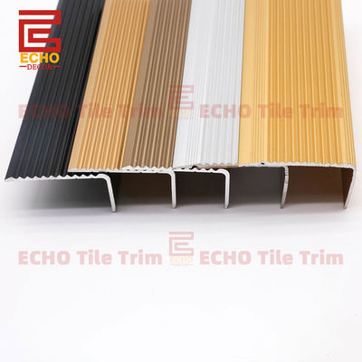 Dekorative schwarze Metalltreppe Nose Trim Non Slip Vinyl Treppe Nase Formen
